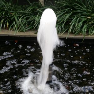 Foaming fountain nozzle for pond decoration